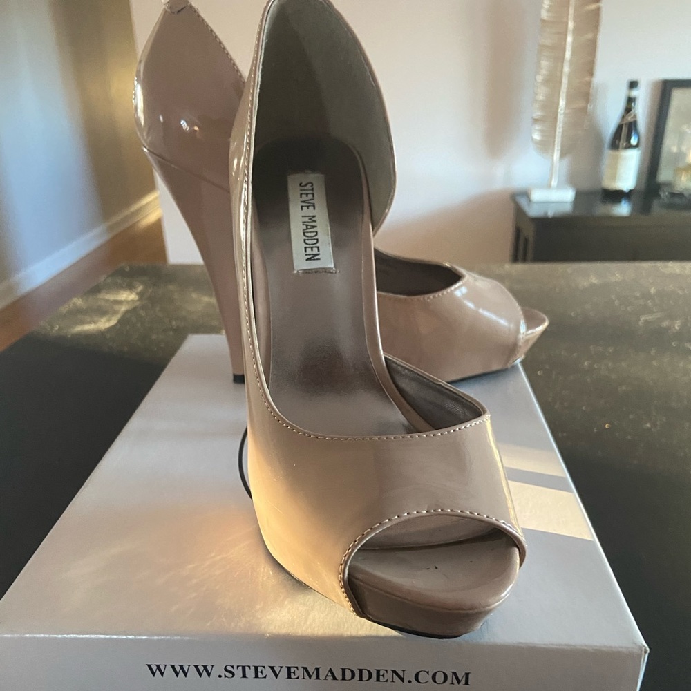 Steve Madden Merle nude size 8.5